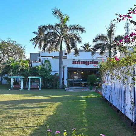Chryso Hotels Pvt Ltd Ankleshwar エクステリア 写真