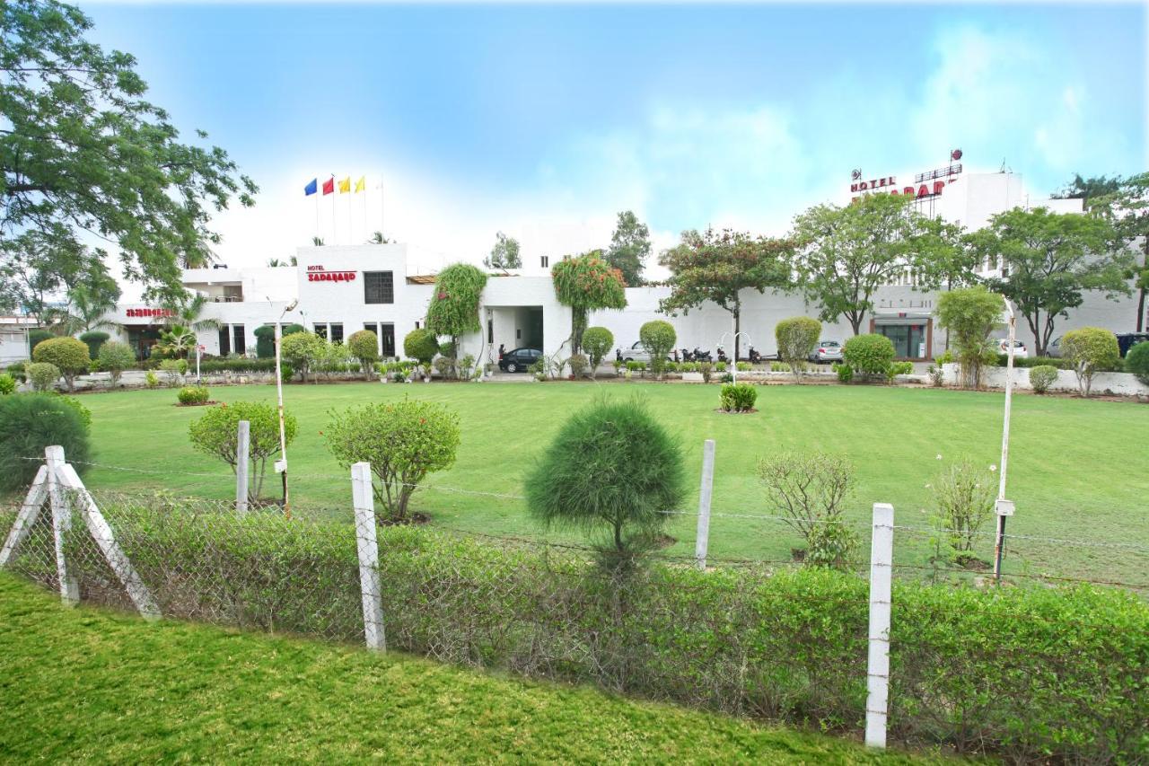 Chryso Hotels Pvt Ltd Ankleshwar エクステリア 写真