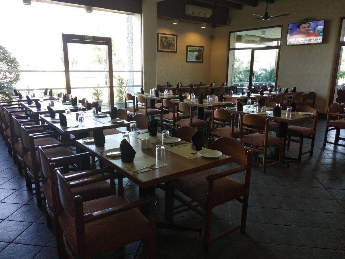 Chryso Hotels Pvt Ltd Ankleshwar エクステリア 写真
