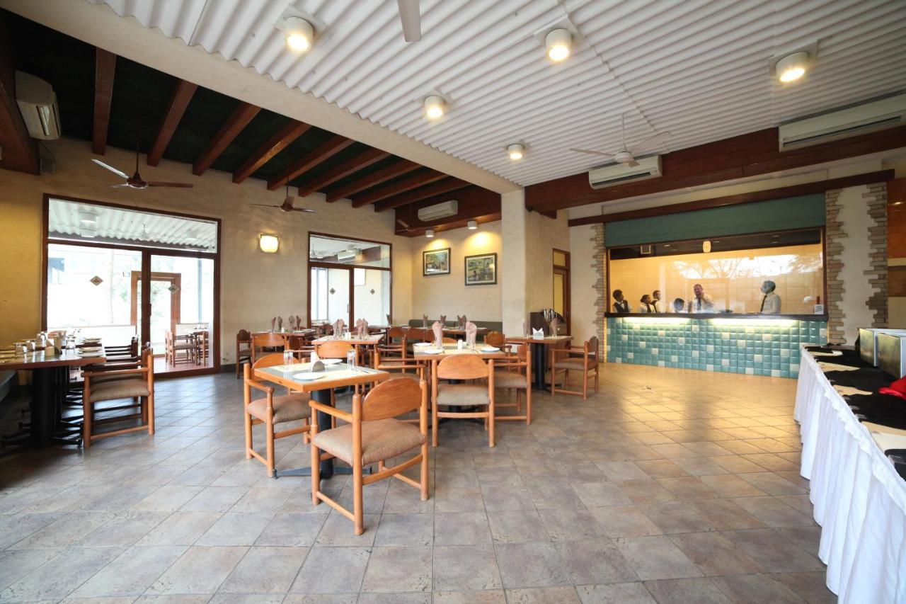 Chryso Hotels Pvt Ltd Ankleshwar エクステリア 写真