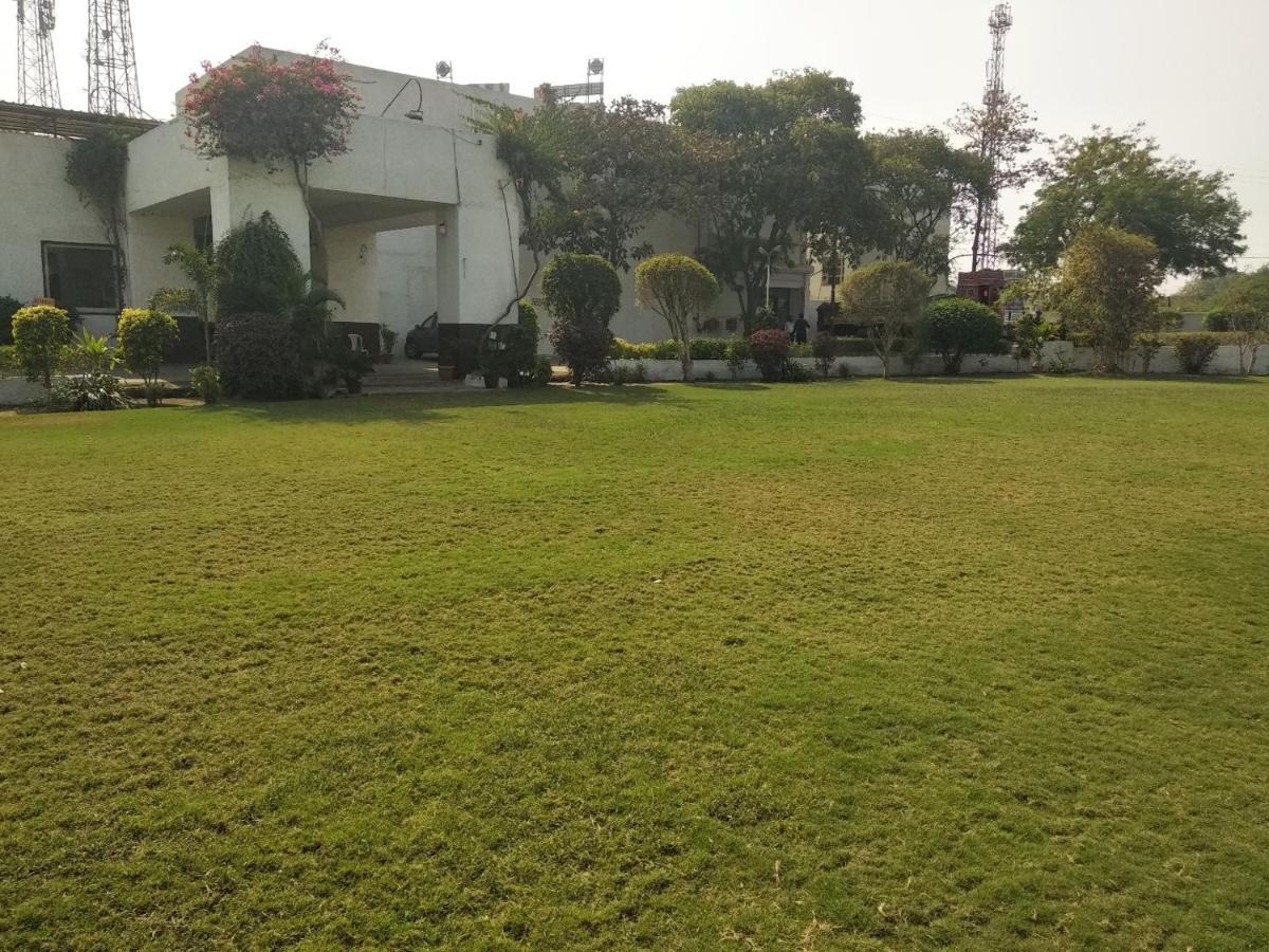 Chryso Hotels Pvt Ltd Ankleshwar エクステリア 写真