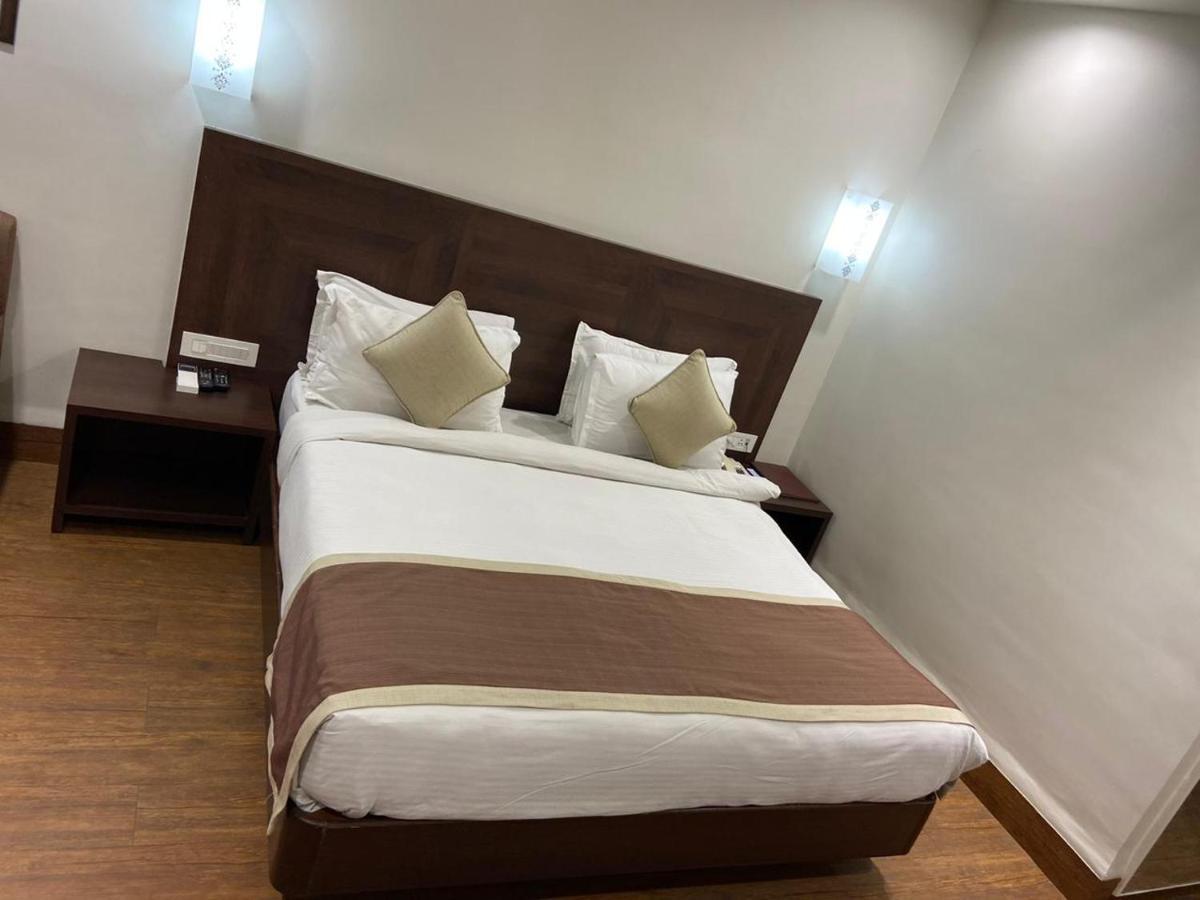 Chryso Hotels Pvt Ltd Ankleshwar エクステリア 写真