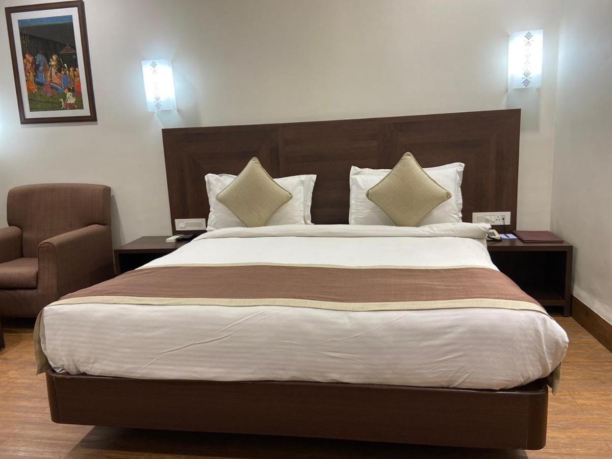 Chryso Hotels Pvt Ltd Ankleshwar エクステリア 写真