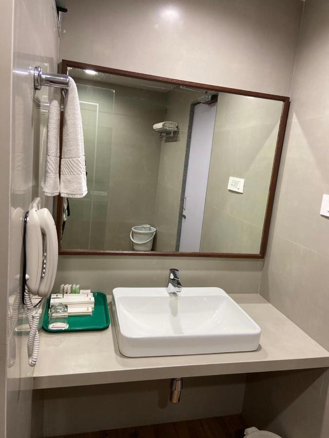 Chryso Hotels Pvt Ltd Ankleshwar エクステリア 写真