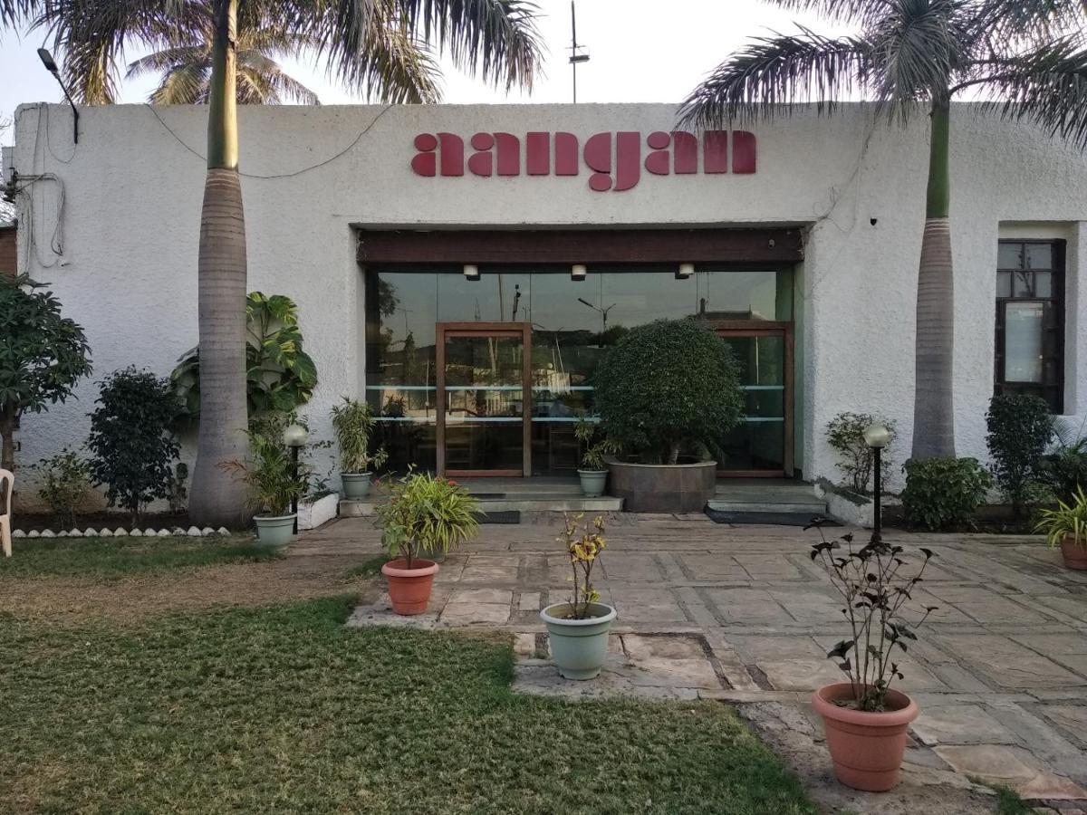 Chryso Hotels Pvt Ltd Ankleshwar エクステリア 写真