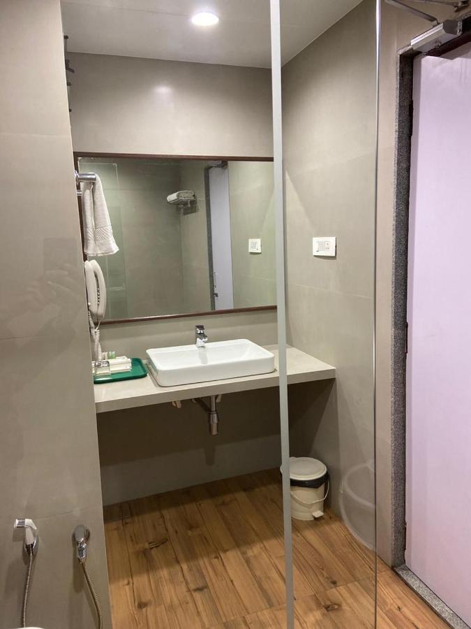 Chryso Hotels Pvt Ltd Ankleshwar エクステリア 写真