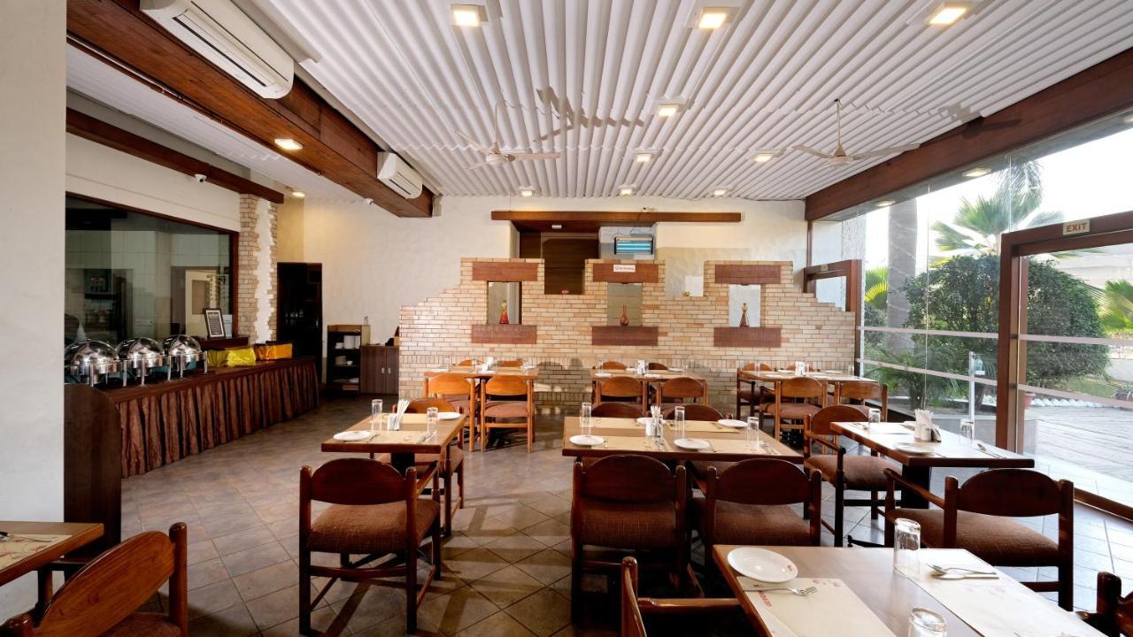 Chryso Hotels Pvt Ltd Ankleshwar エクステリア 写真