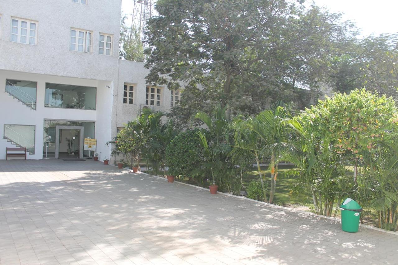 Chryso Hotels Pvt Ltd Ankleshwar エクステリア 写真