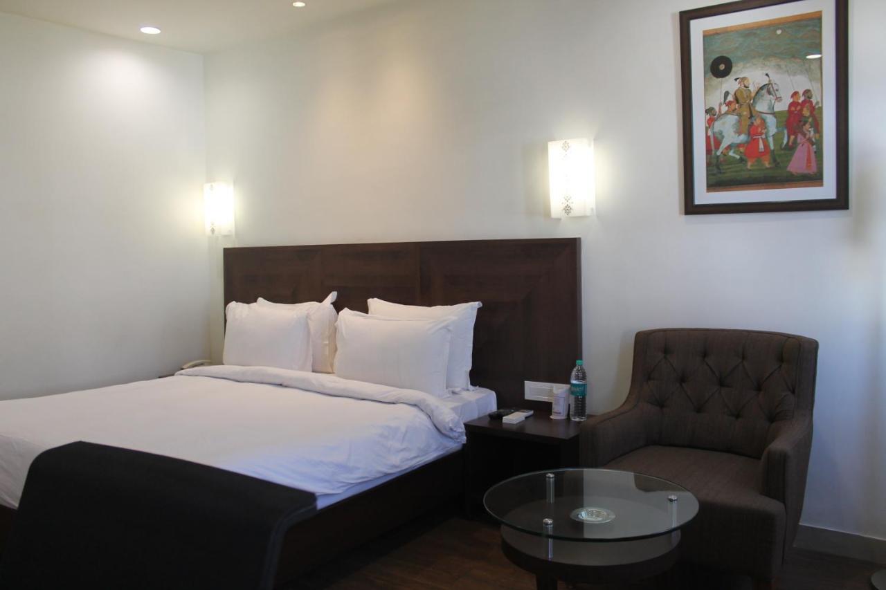 Chryso Hotels Pvt Ltd Ankleshwar エクステリア 写真