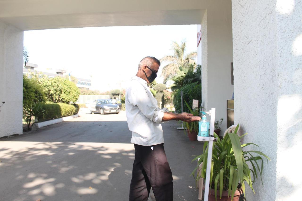 Chryso Hotels Pvt Ltd Ankleshwar エクステリア 写真