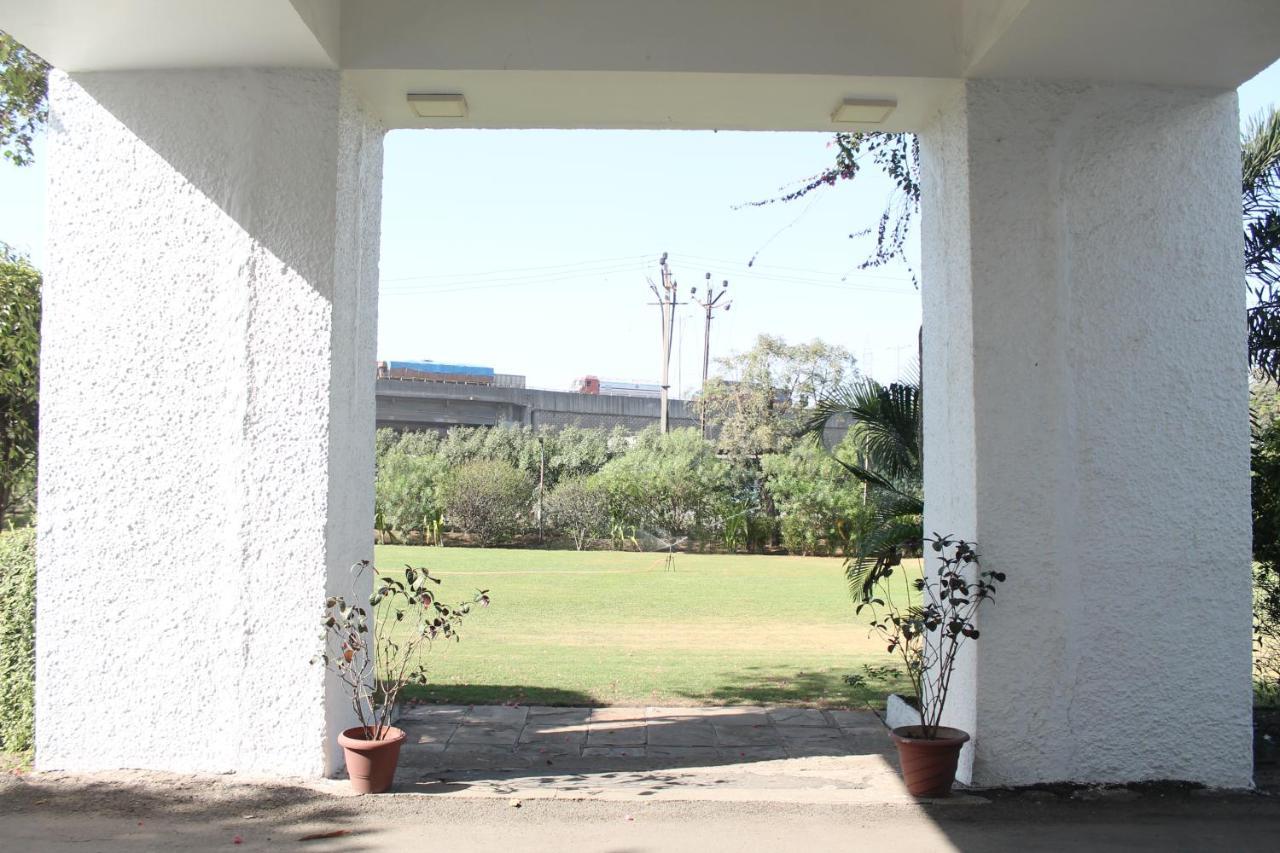 Chryso Hotels Pvt Ltd Ankleshwar エクステリア 写真