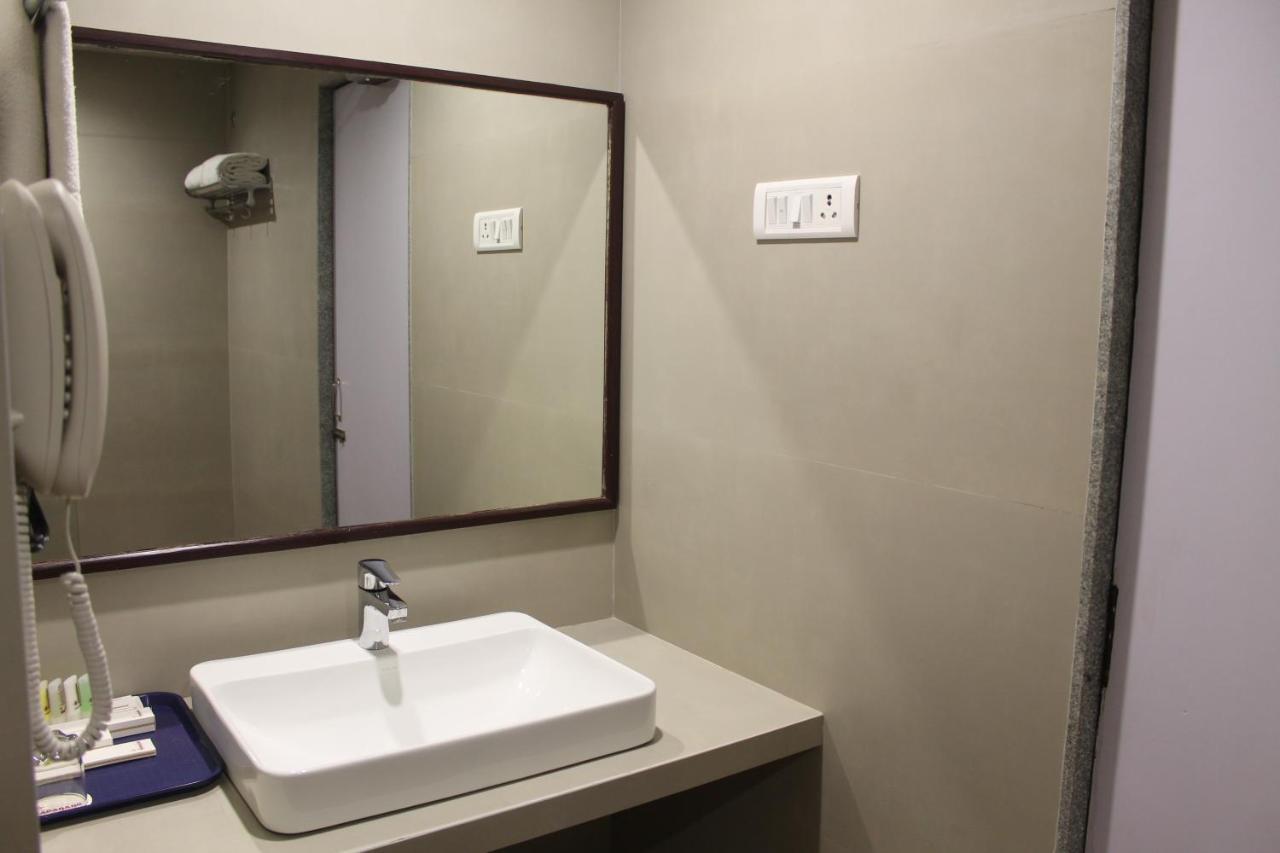 Chryso Hotels Pvt Ltd Ankleshwar エクステリア 写真