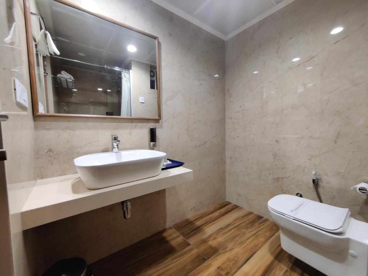 Chryso Hotels Pvt Ltd Ankleshwar エクステリア 写真