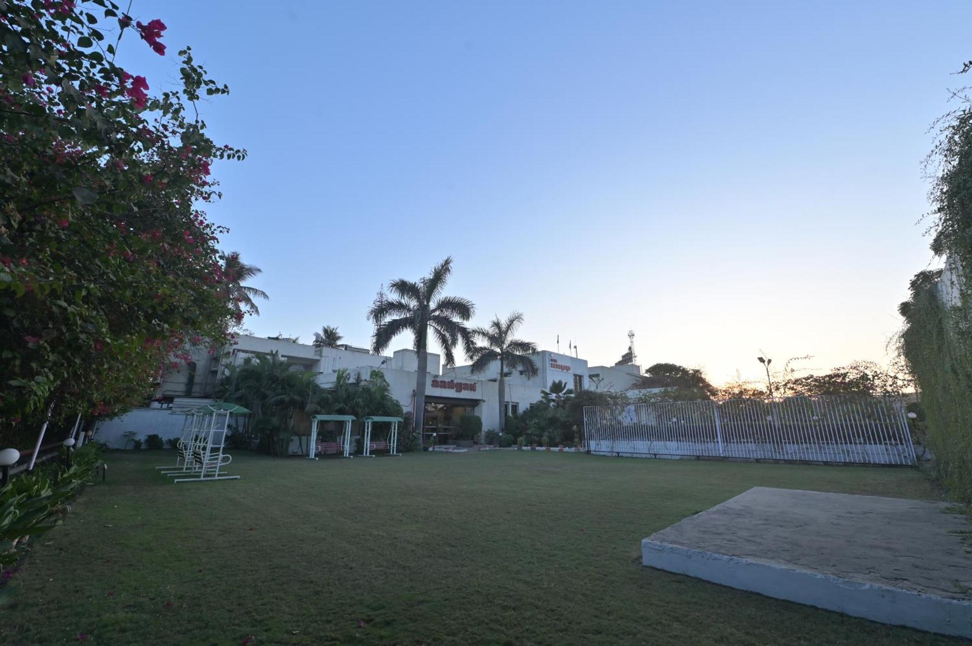 Chryso Hotels Pvt Ltd Ankleshwar エクステリア 写真