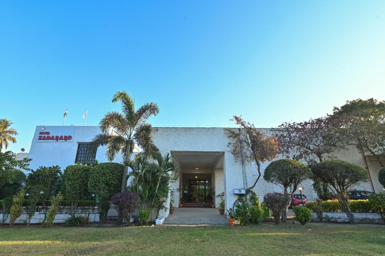Chryso Hotels Pvt Ltd Ankleshwar エクステリア 写真
