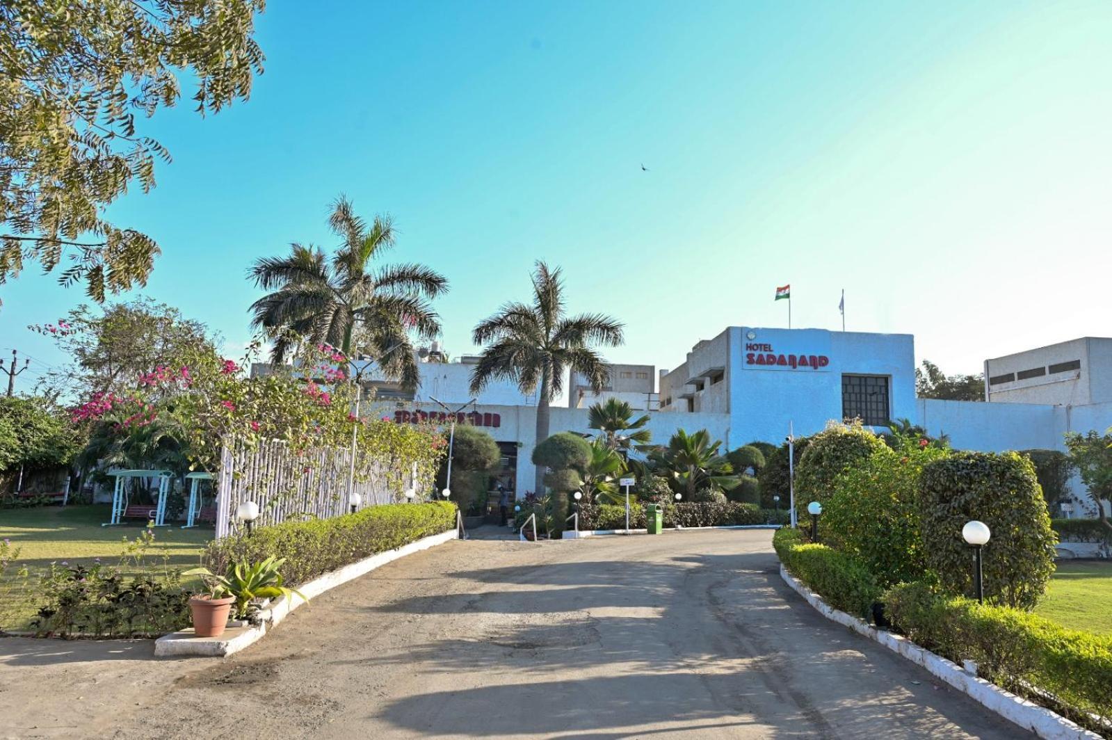 Chryso Hotels Pvt Ltd Ankleshwar エクステリア 写真