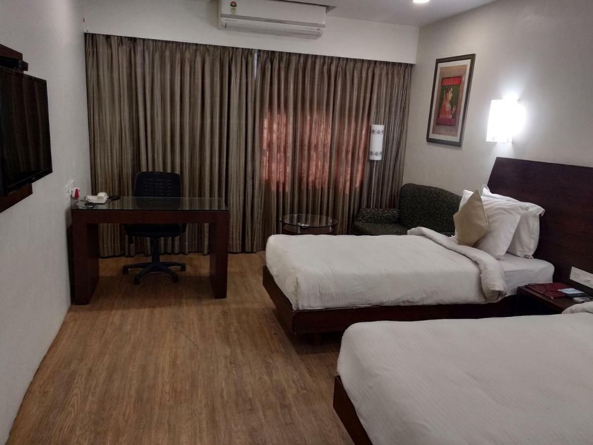 Chryso Hotels Pvt Ltd Ankleshwar エクステリア 写真
