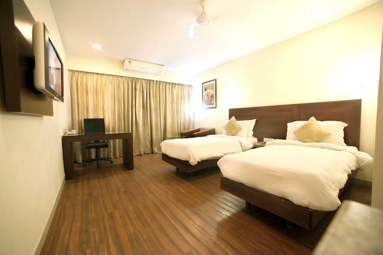 Chryso Hotels Pvt Ltd Ankleshwar エクステリア 写真