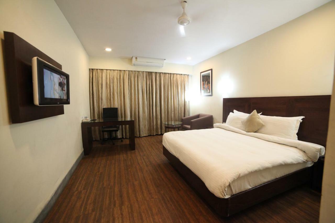 Chryso Hotels Pvt Ltd Ankleshwar エクステリア 写真